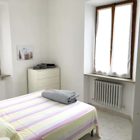 With One Bedroom In With Wifi * 法布里亚诺